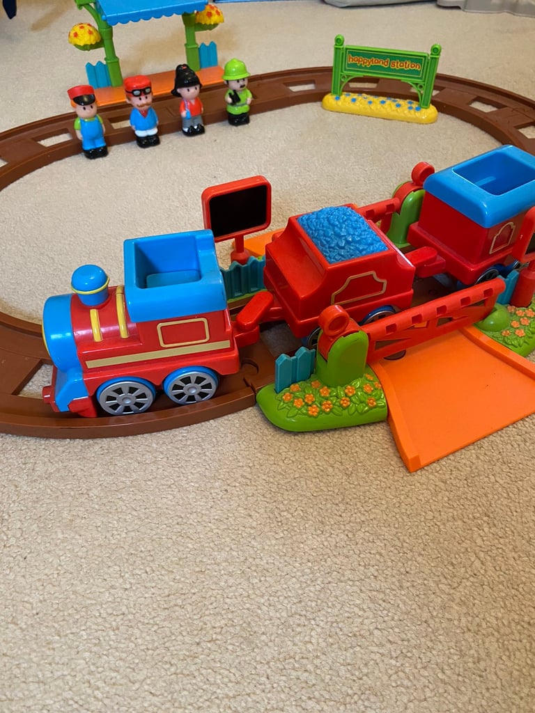 ELC Happyland Moving Train