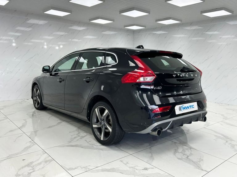 2016 Volvo V40 2.0 D2 R-Design Hatchback 5dr Diesel Manual Euro 6 (s/s) (120 ps) 1 FORMER Hatchba...