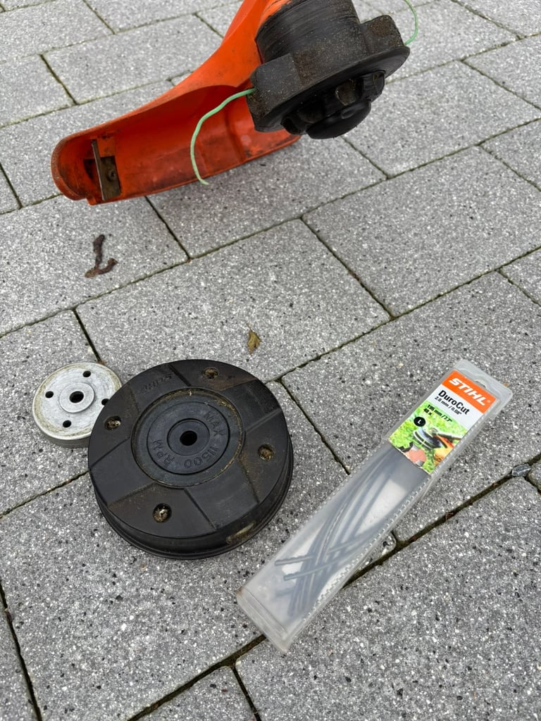Stihl FS40 Petrol Strimmer with additional DuroCut head