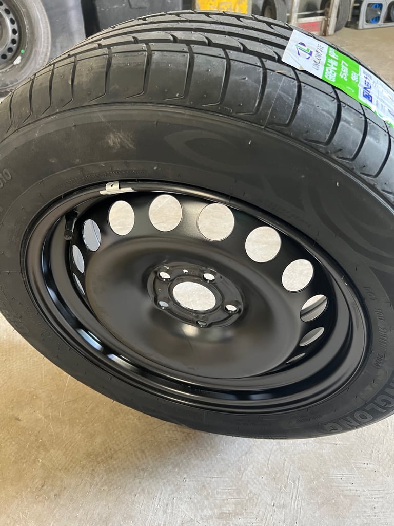 Renault Captur wheel and tyre. New unused 5 stud