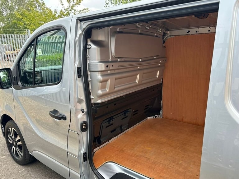 2023 Renault Trafic 2.0 dCi Blue 28 Sport+ Panel Van 5dr Diesel EDC SWB Euro 6 (s/s) (170 ps) PAN...