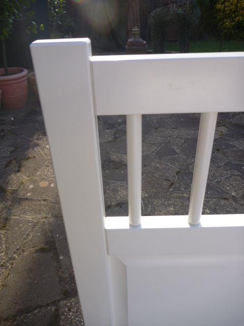 Sturdy White Single Bed & Mattress in Ex Cond