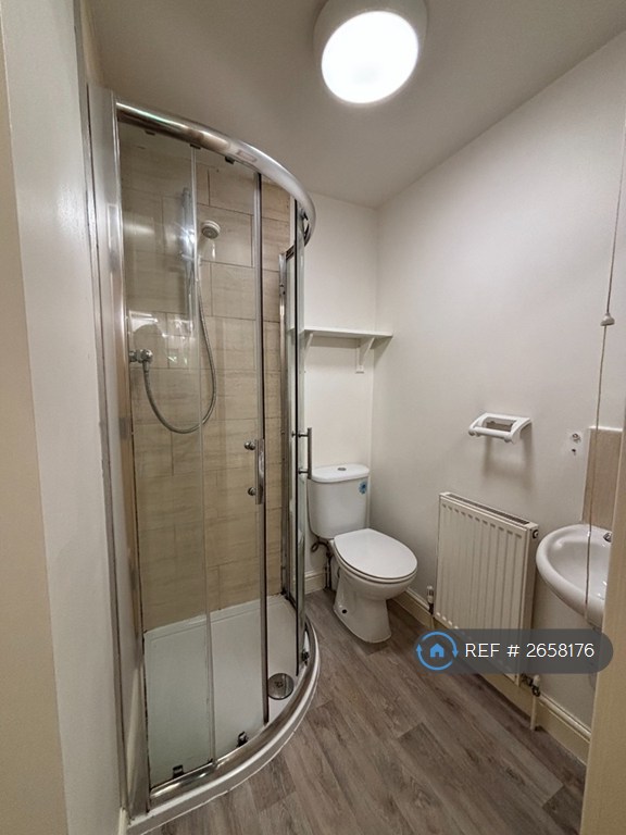 4 bedroom flat in Broomhall Road, Sheffield, S10 (4 bed) (#2658176)