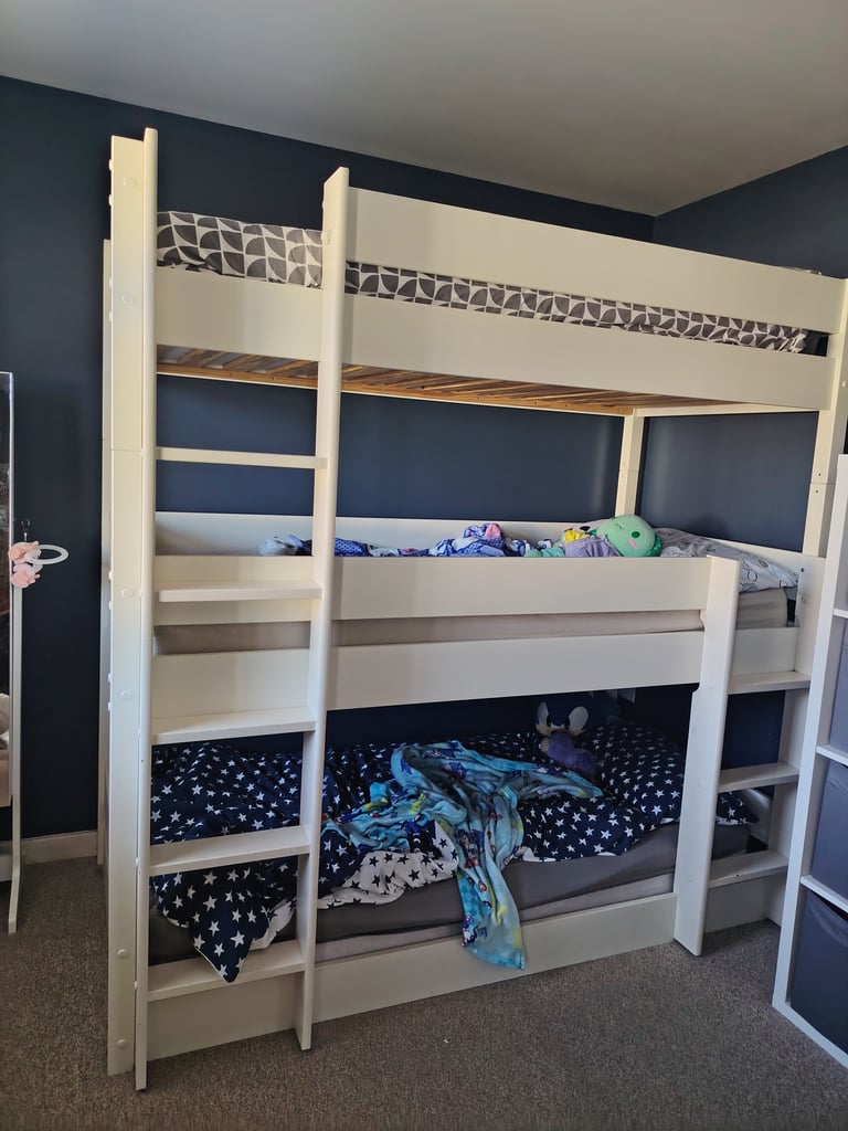 image for Triple bunk bed