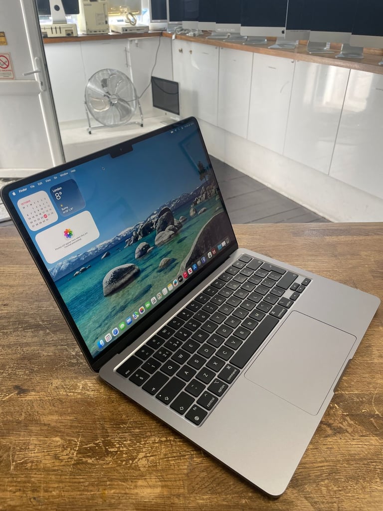 Apple MacBook Air M2 13-inch 2022 8 CPU 8 GPU 3.49GHz 8GB RAM 256GB SSD Space Gray Logic Pro