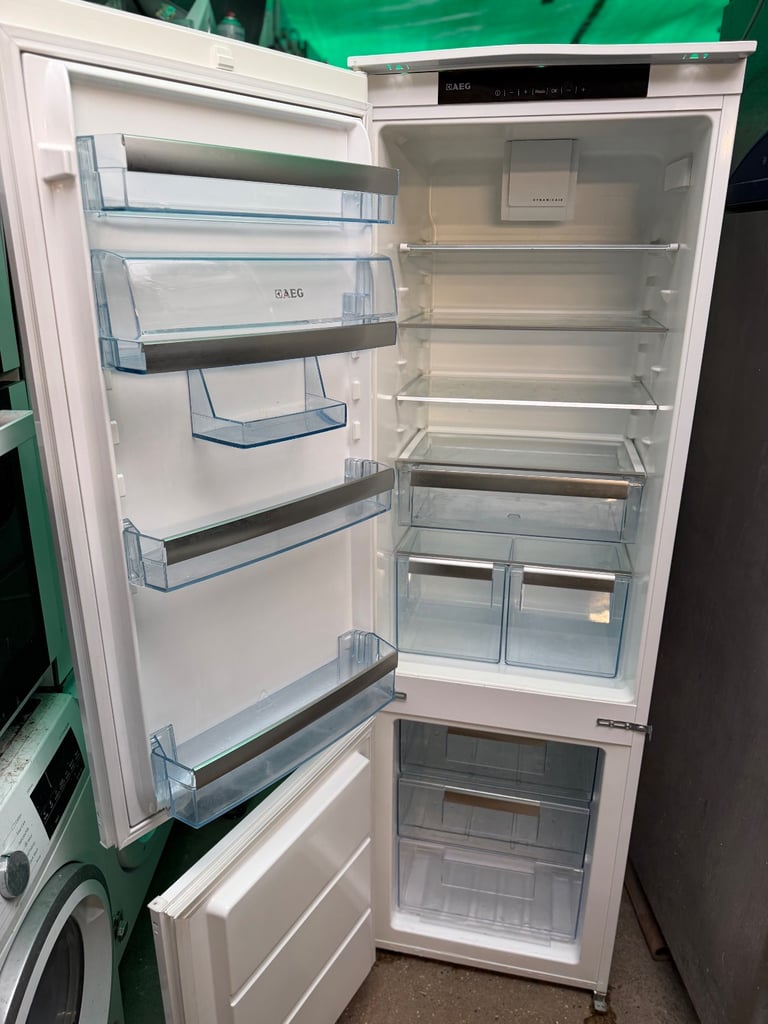 image for AEG 70/30 fridge freezer built in