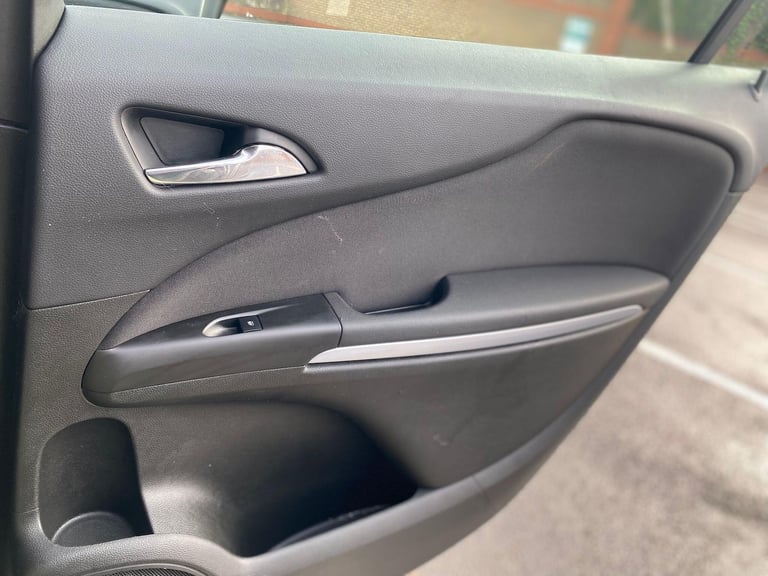 2014 Vauxhall Zafira Tourer 2.0 CDTi Exclusiv Auto Euro 5 5dr MPV Diesel Automatic