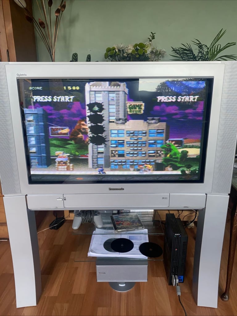 Panasonic Quintrix TX32PS500 CRT Retro Gaming TV with Surround Sound System and  Remote