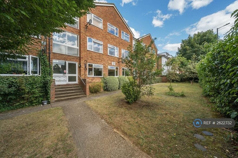 2 bedroom flat in Craufurd Rise, Maidenhead, SL6 (2 bed) (#2622732)