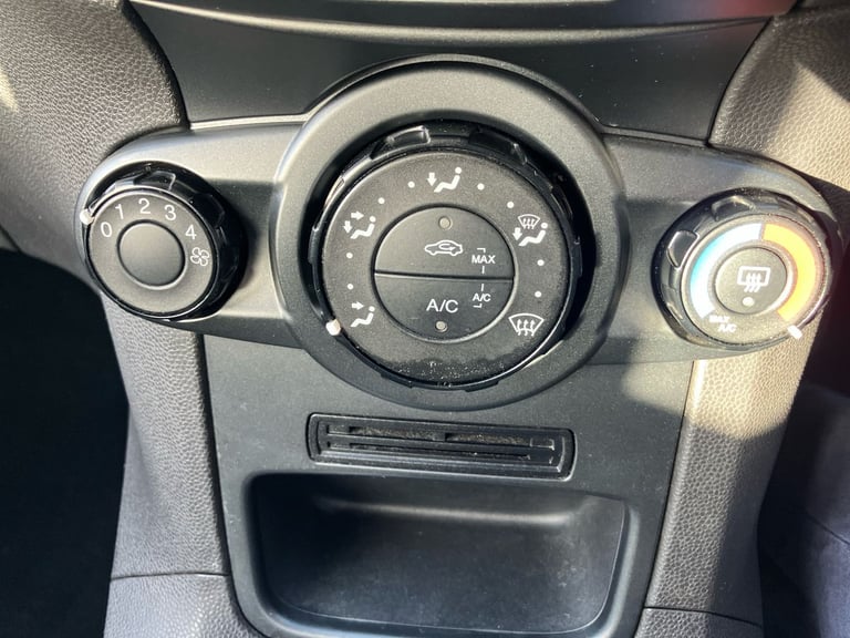 2015 Ford Fiesta 1.5 TDCi Style 5dr Hatchback Diesel Manual
