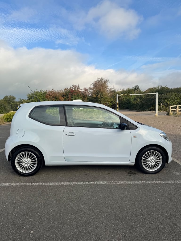 Volkswagen, UP, Hatchback, 2013, Manual, 999 (cc), 3 doors