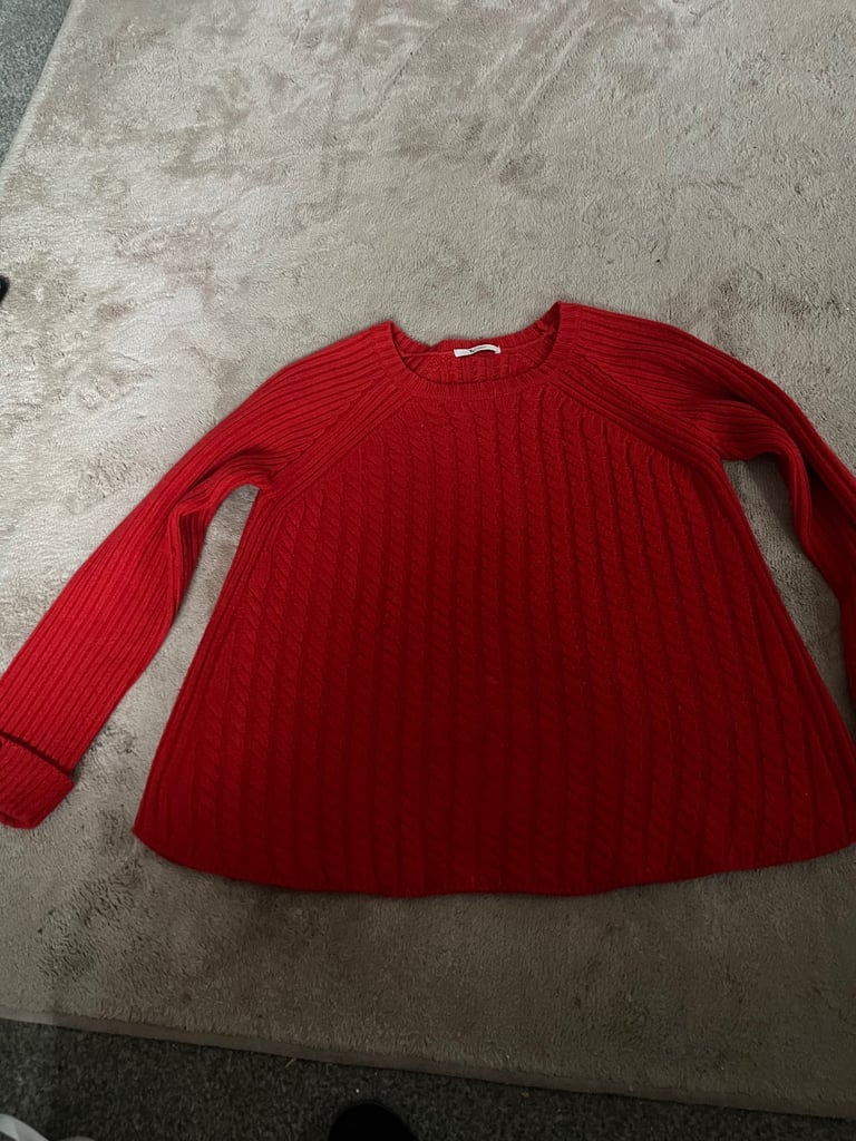 image for SIZE 8 RED CHUNKY JUMPER MAKE TU
