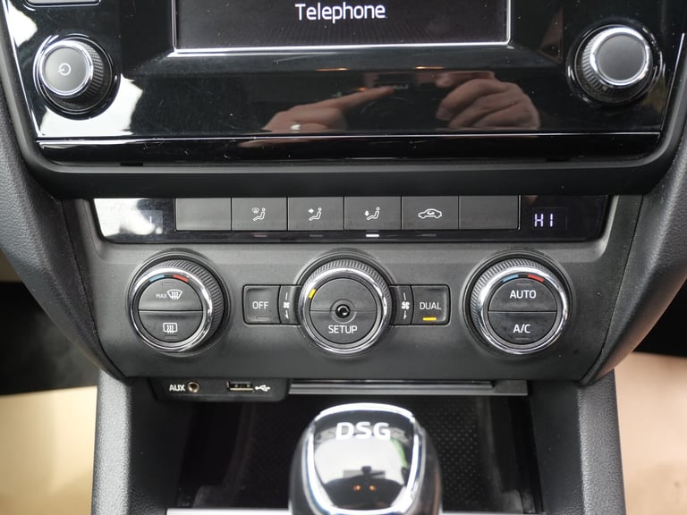 2014 Skoda Octavia 2.0 TDI Elegance DSG Euro 5 (s/s) 5dr Only 32000 Miles