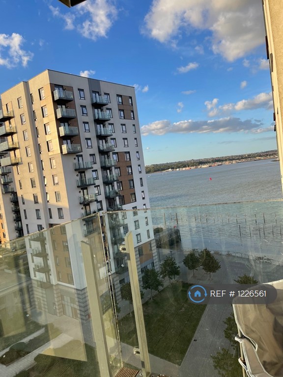1 bedroom flat in Marina, London, ME7 (1 bed) (#1226561)