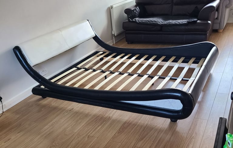 image for King, I can deliver assemble this bed for free if need in Hull
