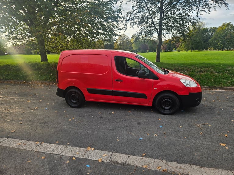 Peugeot partner 1.6hdi economy model van 1OWNER FULL SERVICE HISTORY LOW MILES 