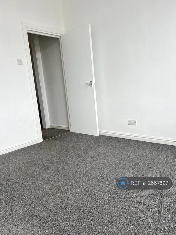 2 bedroom flat in London Road, Westcliff-On-Sea, SS0 (2 bed) (#2667827)