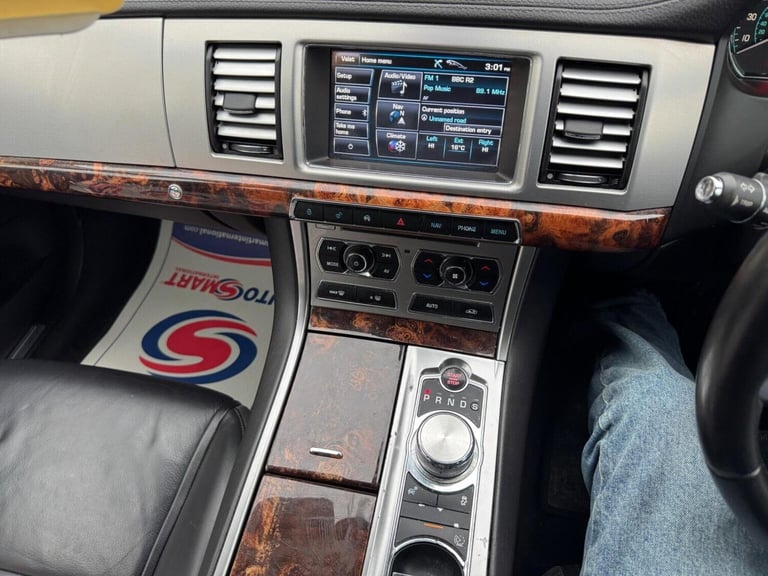 JAGUAR XF 2.2d Luxury Auto Euro 5 (s/s) 4dr 2011