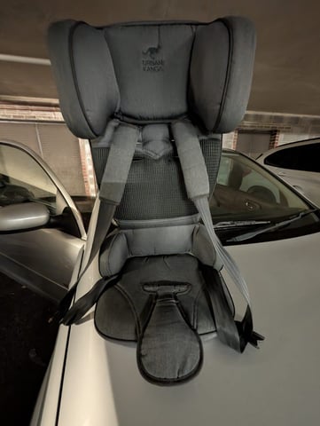 urban kanga portable and foldable car seat in Hook, Hampshire