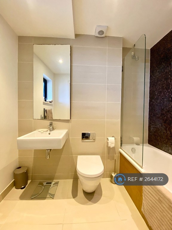 1 bedroom flat in Noble House, London, N16 (1 bed) (#2644172)