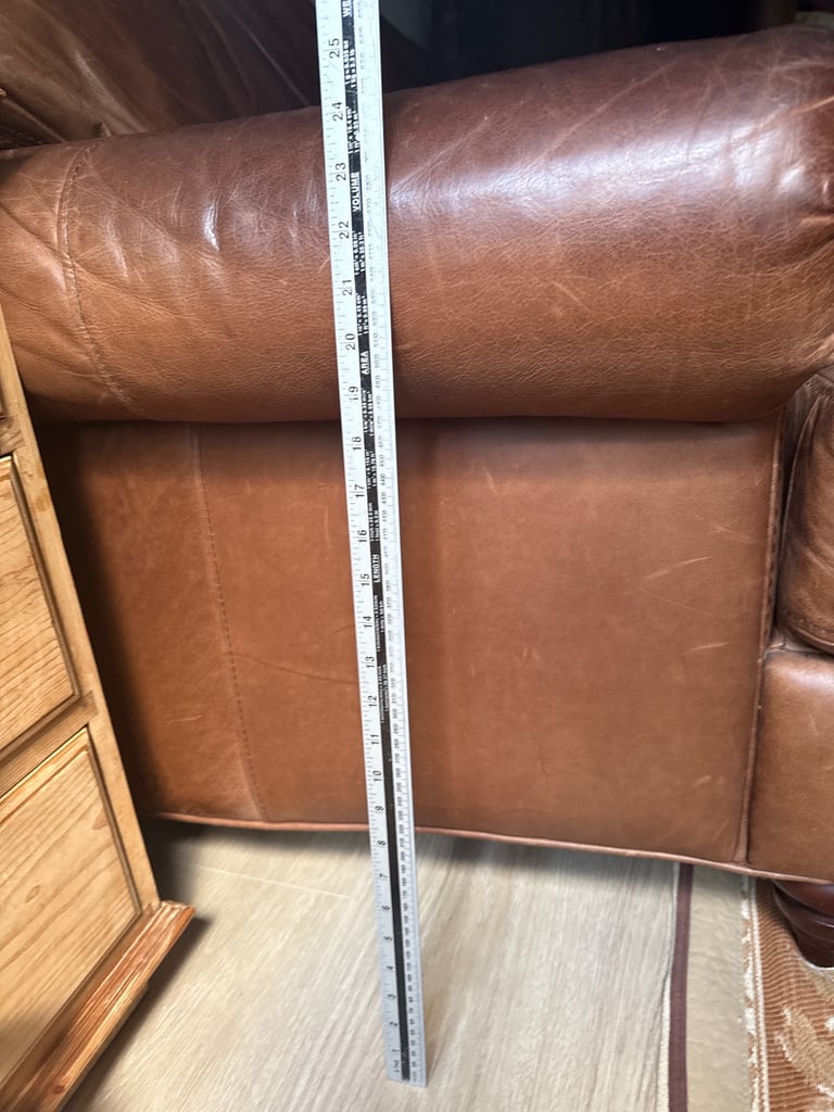 2seater leather sofa vgc  in brown 