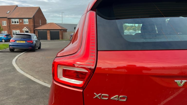 2020 Volvo XC40 Momentum B4 AWD mild hybrid ESTATE Petrol/Electric Hybrid Automatic