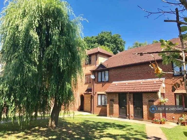 2 bedroom flat in Nursery Gardens, Chandler's Ford, Eastleigh, SO53 (2 bed) (#2485047)