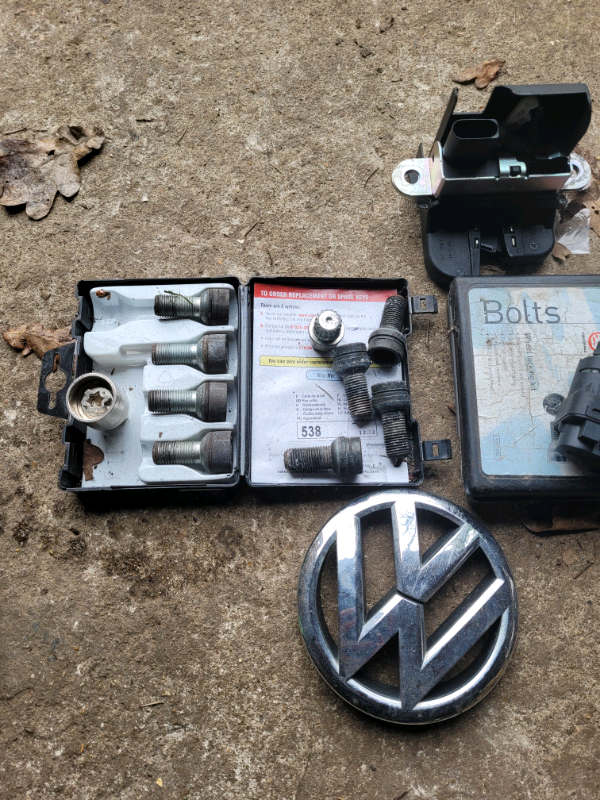 Vw locking wheel bolts with key