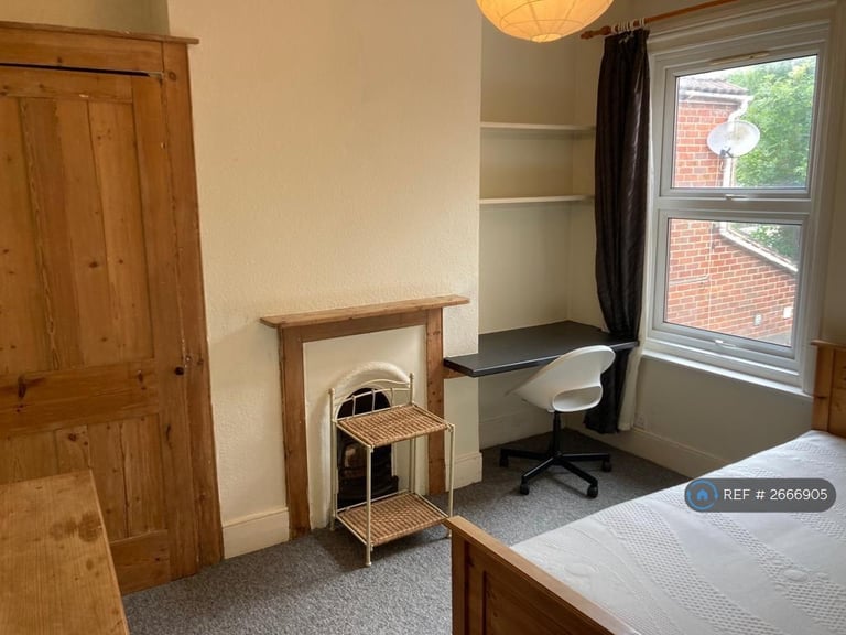 5 bedroom house in Milton Road, Southampton, SO15 (5 bed) (#2666905)