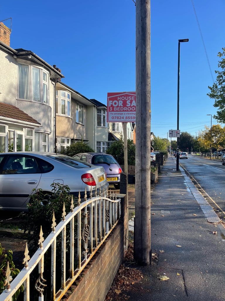 3 Bedroom House For Sale in Hounslow - £575,000