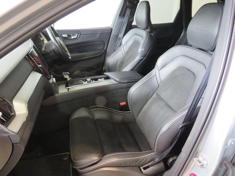 VOLVO XC60 2.0 D4 R-Design Auto AWD Euro 6 (s/s) 5dr Silver Auto Diesel 2018