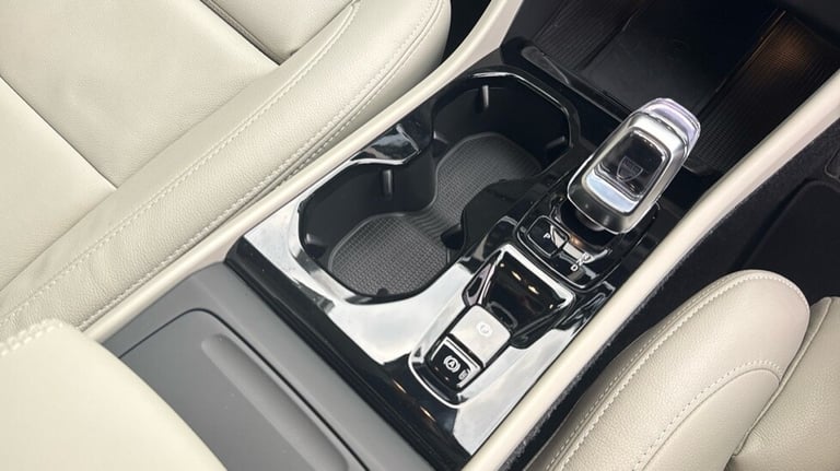 2025 Volvo XC40 Ultra, B3 Mild hybrid, Petrol, Bright Estate Petrol Automatic