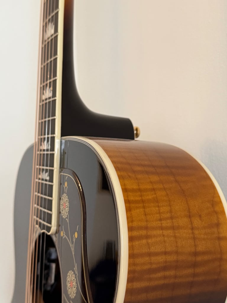 Sigma GJA-SG200+ Grand Jumbo Electro/Acoustic Guitar Sunburst