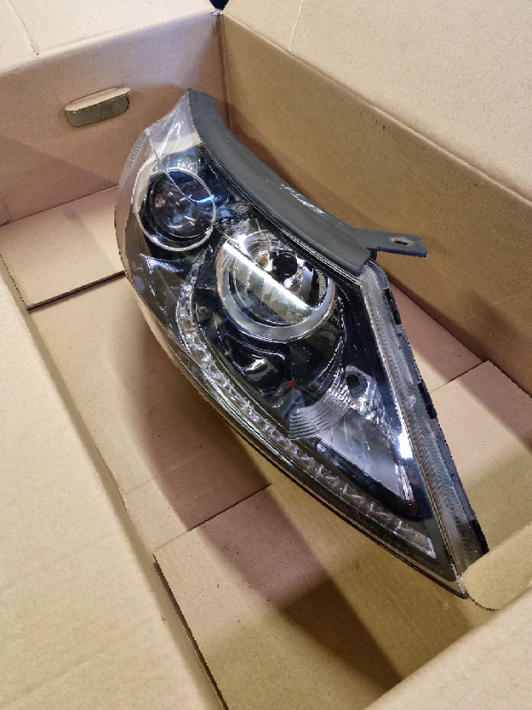 image for Kia Sportage Xenon headlights. 2010 to 2014