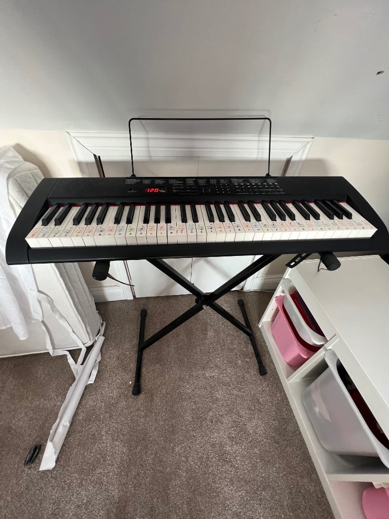 Beautiful 61 key electric piano really good condition 