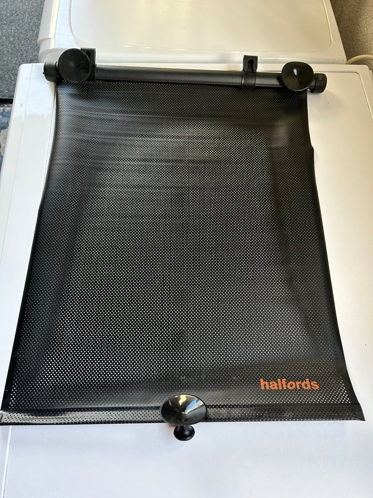 Halfords Retractable Car Window Sun Blind - New