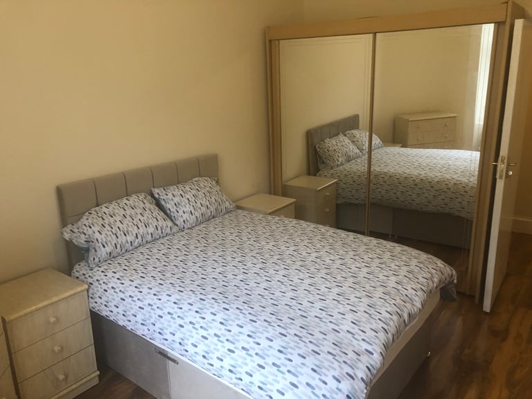 On suit double size bedroom available for let 