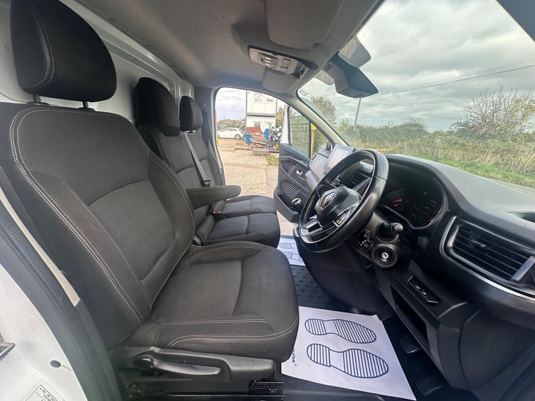 2022 Renault Trafic 2.0 dCi Blue LL30 Sport L2 H1 Euro 6 (s/s) 5dr PANEL VAN Diesel Manual