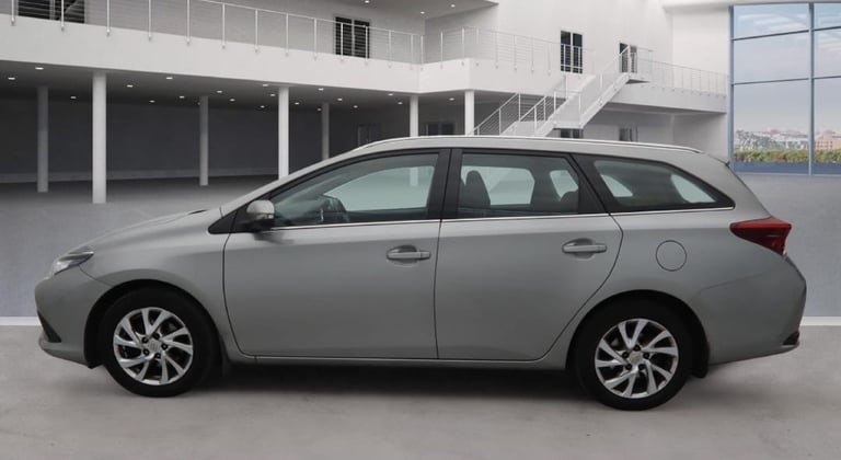 Toyota auris 2015 estate 1.2 petrol Euro 6 ulez compliant