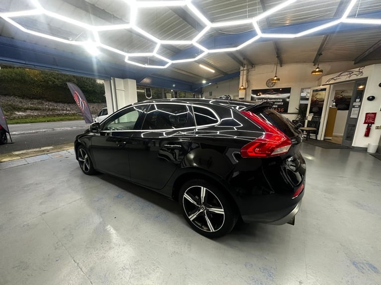 VOLVO V40 2.0 R-Design D3 2017