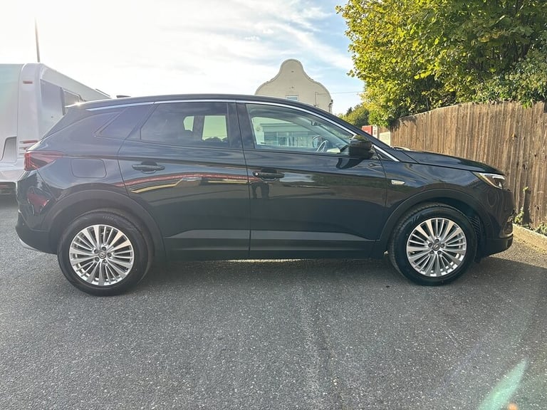2018 Vauxhall Grandland X Turbo Tech Line Nav SUV Petrol Manual