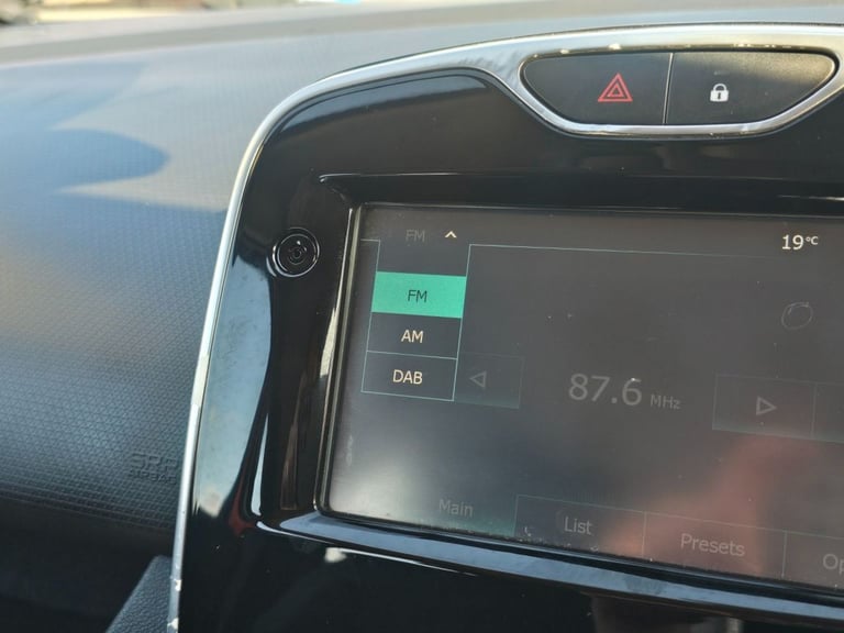 2016 Renault Clio 1.5 dCi Dynamique S Nav Hatchback 5dr Diesel Manual Euro 6 (s/s) (90 ps) Hatchb...