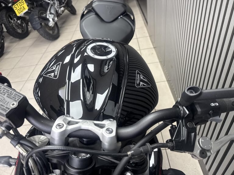 2023 Triumph Street Triple 765R Black, Sport naked 3855 miles