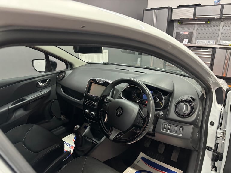 2015 Renault Clio 1.2 16V Dynamique MediaNav 5dr HATCHBACK Petrol Manual