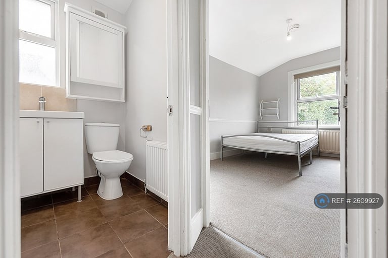 4 bedroom house in Kincaid Road, London, SE15 (4 bed) (#2609927)