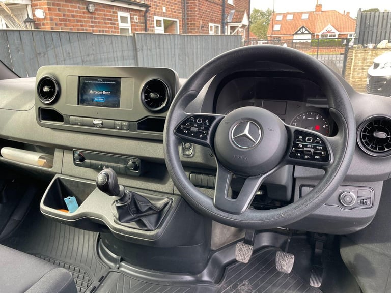 MERCEDES-BENZ SPRINTER 2.0 CDI 315 PROGRESSIVE 14FT LUTON WITH TAIL LIFT EURO 6
