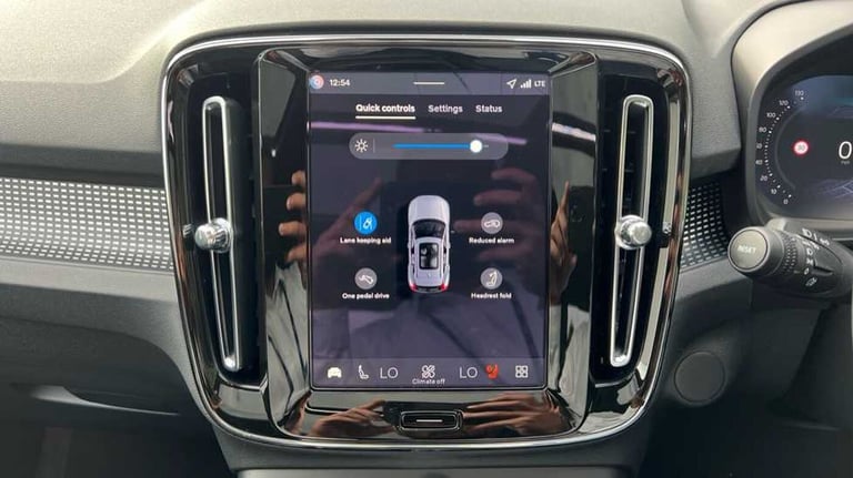 2025 Volvo EX40 185kW Extended Range Ultra 78kWh 5dr Auto Estate Electric Automatic