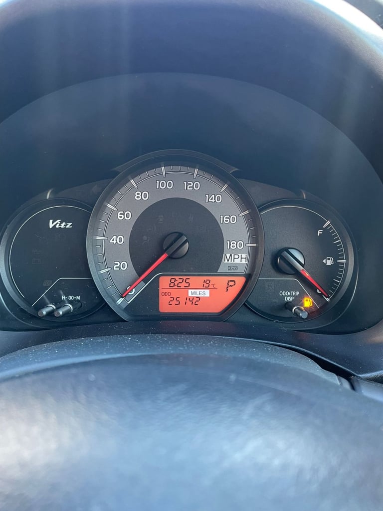 Toyota Yaris/Vitz 1.0 Petrol Automatic 25,000 Mileage, 5 Door hatch 