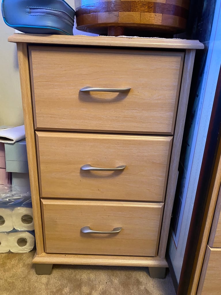 Wardrobe & drawers 