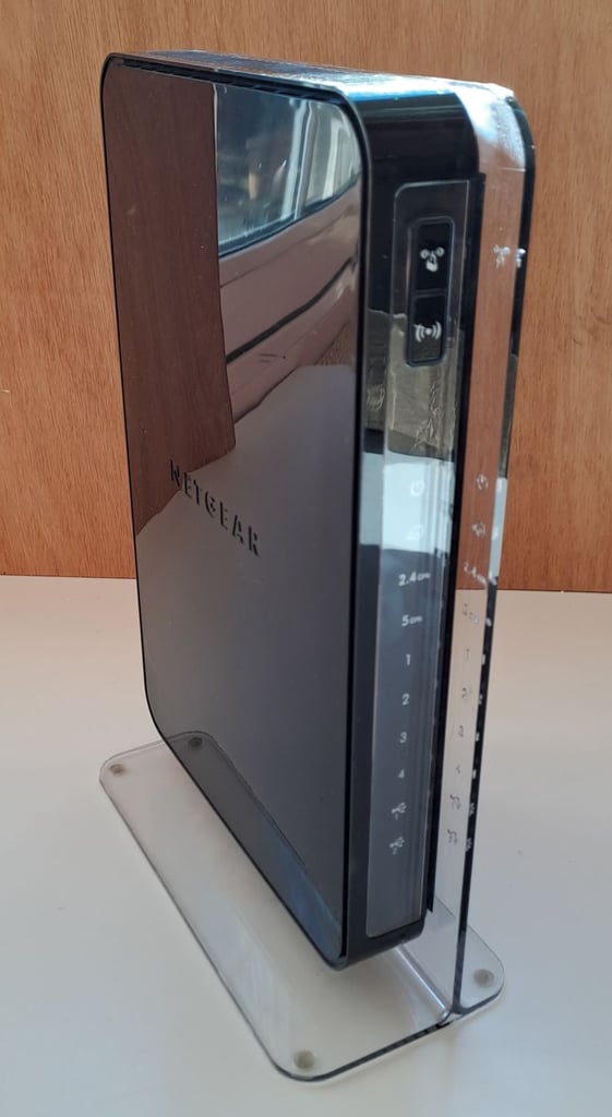 image for Netgear N900 (WNDR4500) dual-band Gigabit router (simultaneous 2.4 GHz and 5 GHz wireless bands)